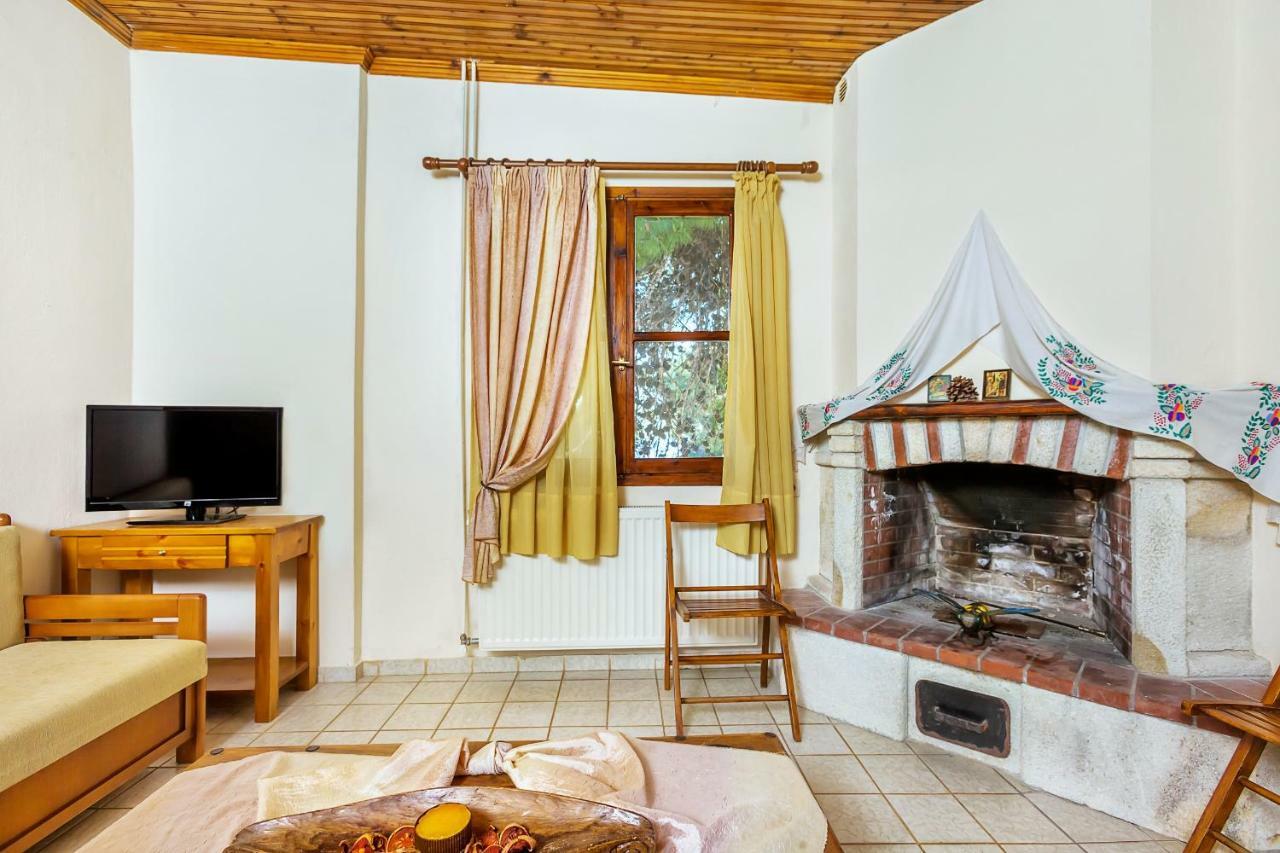 Xenios Loutra Village Karnagio מראה חיצוני תמונה